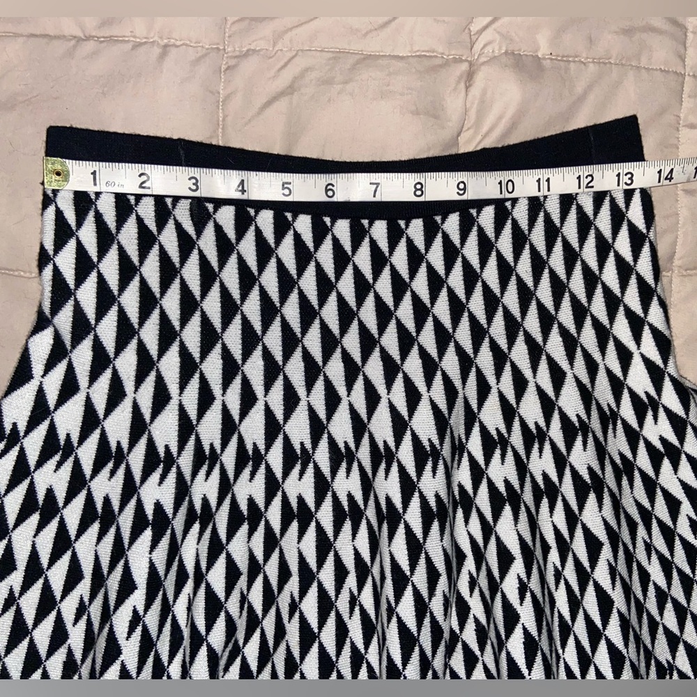 A-line fit & flare Skater Skirt.Retro Black/White Geometric design.Stretch knit. - Picture 4 of 9